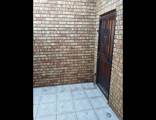 3 BEDROOM HOUSE FOR SALE IN SPRUIT VIEW